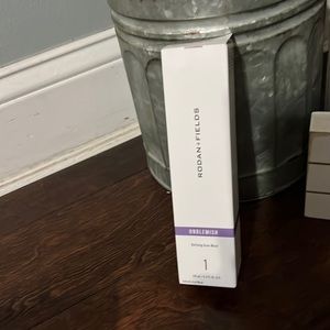 R&F UNBLEMISH Refining Acne Wash 1